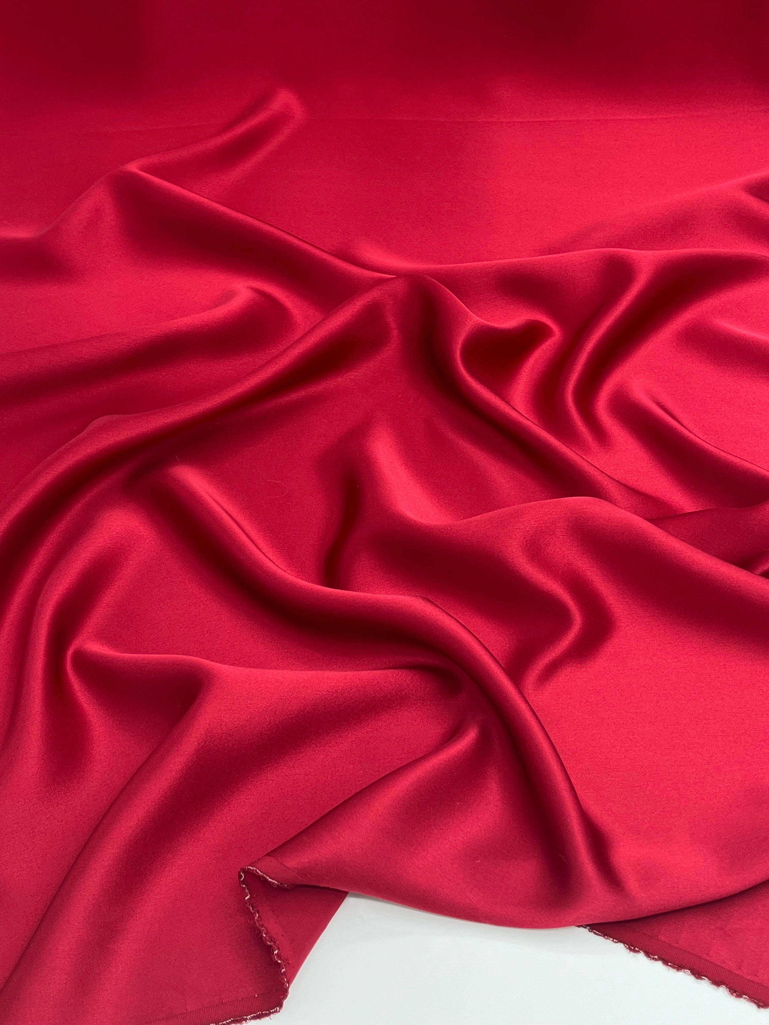 Soie pure satin rouge saturée, soie par cour, mousseline de soie, soie de mûrier, yardage de soie, soie lourde, tissu de soie de luxe. 23 mm/ 135 cm de largeur.