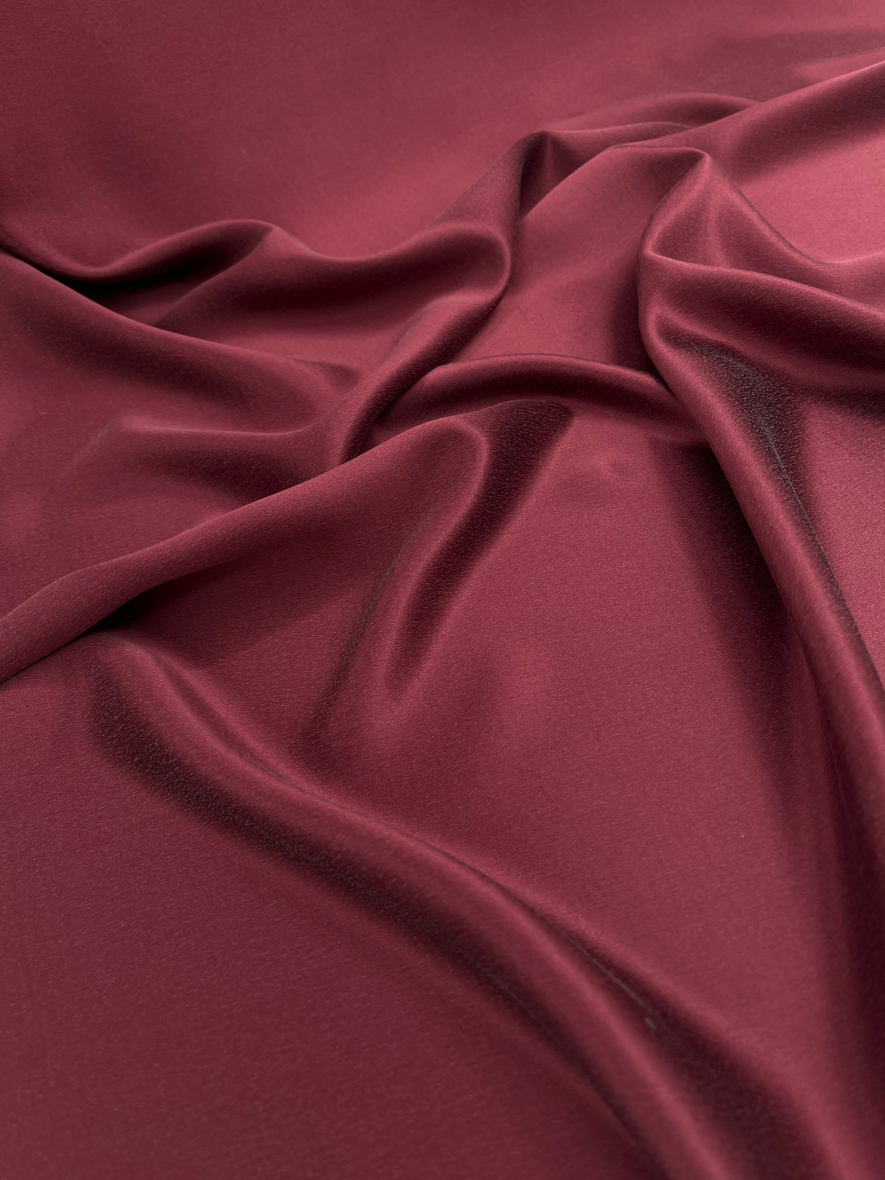 Bourgogne Rouge / Vin Rouge Stoned Silk Satin Pure Silk, Soie par cour, Mousseline de soie, Soie de mûrier, Yardage de soie, Soie lourde, Tissu de soie de luxe. 27 mm/ 135 cm de largeur.