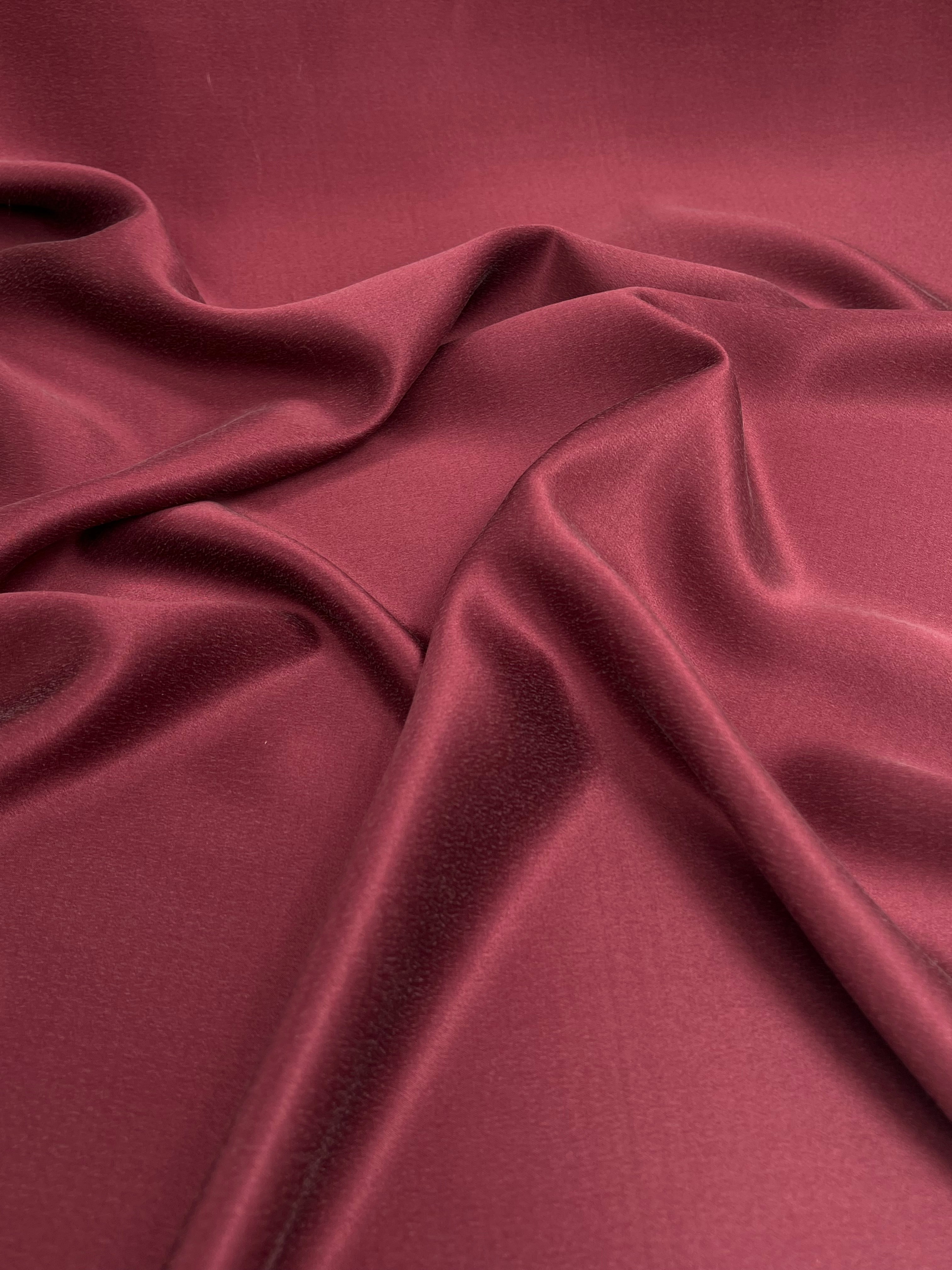 Bourgogne Rouge / Vin Rouge Stoned Silk Satin Pure Silk, Soie par cour, Mousseline de soie, Soie de mûrier, Yardage de soie, Soie lourde, Tissu de soie de luxe. 27 mm/ 135 cm de largeur.