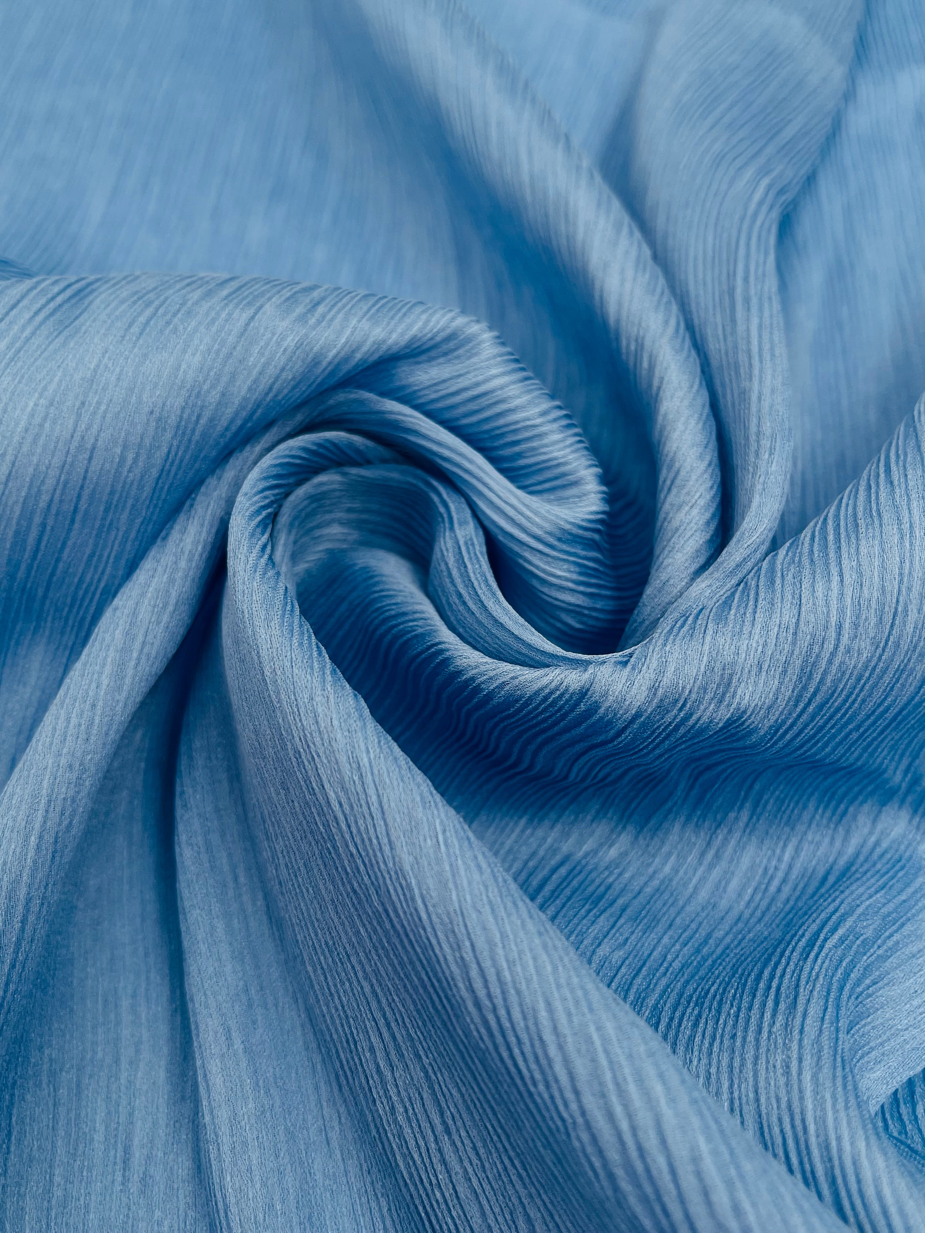 Bleu clair, soie par cour, soie naturelle, mousseline de soie, soie de mûrier, voile de soie, yardage de soie, soie froissée, soie à carreaux, soie texturée.