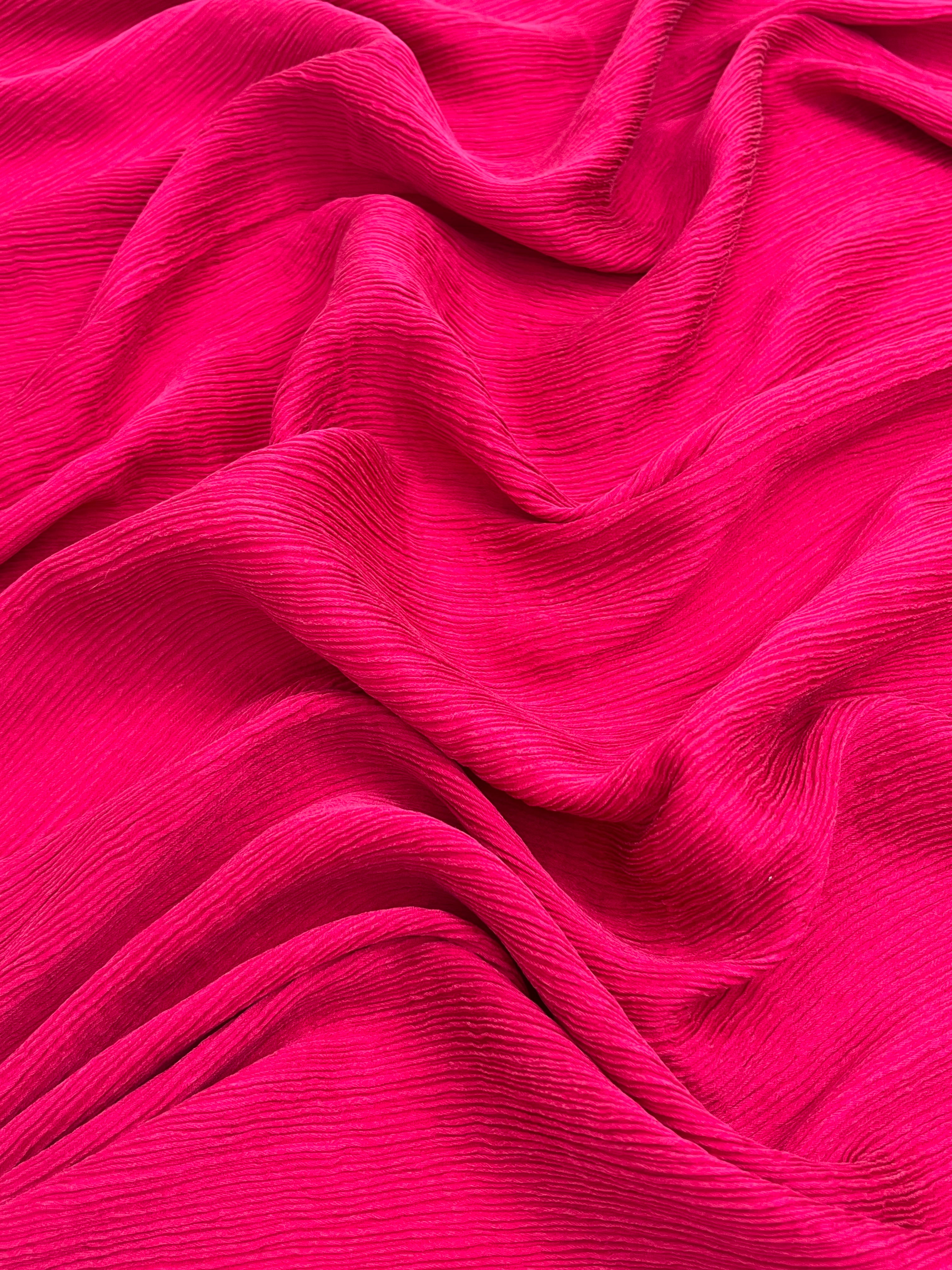 Soie rose fuschia par cour, soie naturelle, mousseline de soie, soie de mûrier, voile de soie, yardage de soie, soie froissée, soie à carreaux, soie texturée.