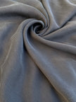 Stoned Grey Crinkle Effect Satin Pure Silk, Soie par cour, Mousseline de soie, Soie de mûrier, Yardage de soie, Soie lourde, Tissu de soie de luxe. 18 mm/ 135 cm de largeur.