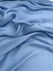 Bleu clair, soie par cour, soie naturelle, mousseline de soie, soie de mûrier, voile de soie, yardage de soie, soie froissée, soie à carreaux, soie texturée.