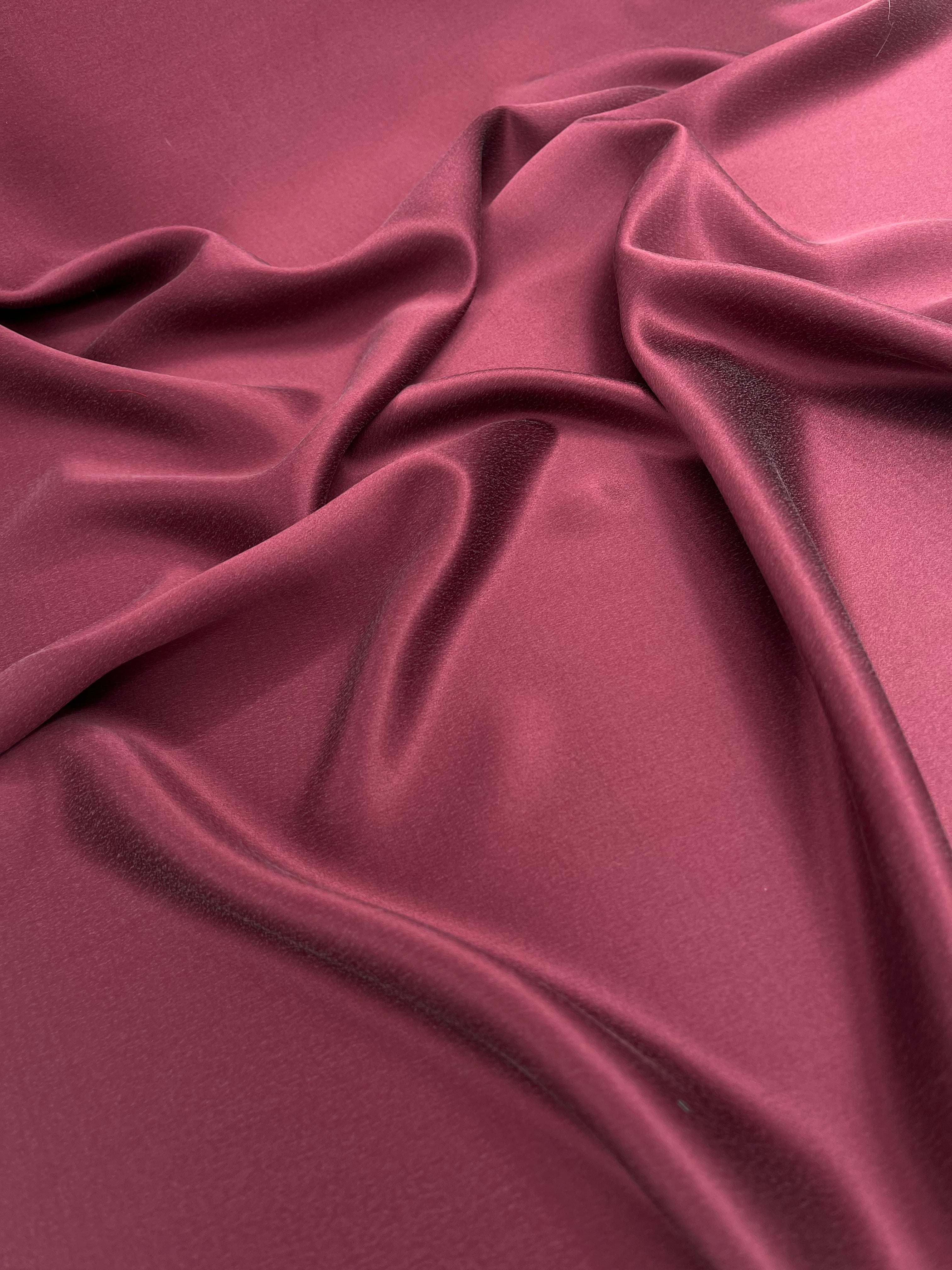 Bourgogne Rouge / Vin Rouge Stoned Silk Satin Pure Silk, Soie par cour, Mousseline de soie, Soie de mûrier, Yardage de soie, Soie lourde, Tissu de soie de luxe. 27 mm/ 135 cm de largeur.