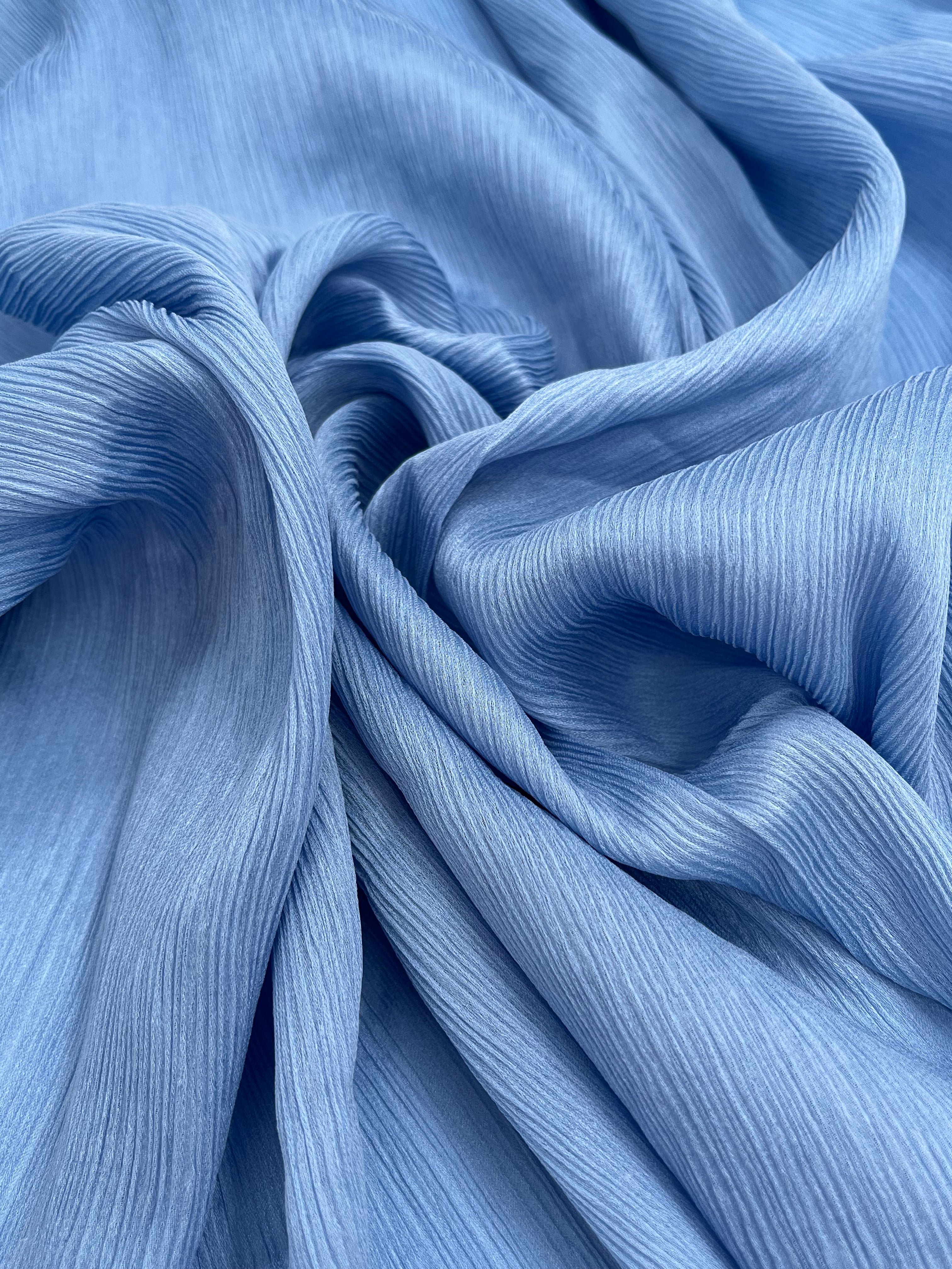 Bleu clair, soie par cour, soie naturelle, mousseline de soie, soie de mûrier, voile de soie, yardage de soie, soie froissée, soie à carreaux, soie texturée.