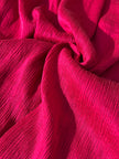 Soie rose fuschia par cour, soie naturelle, mousseline de soie, soie de mûrier, voile de soie, yardage de soie, soie froissée, soie à carreaux, soie texturée.