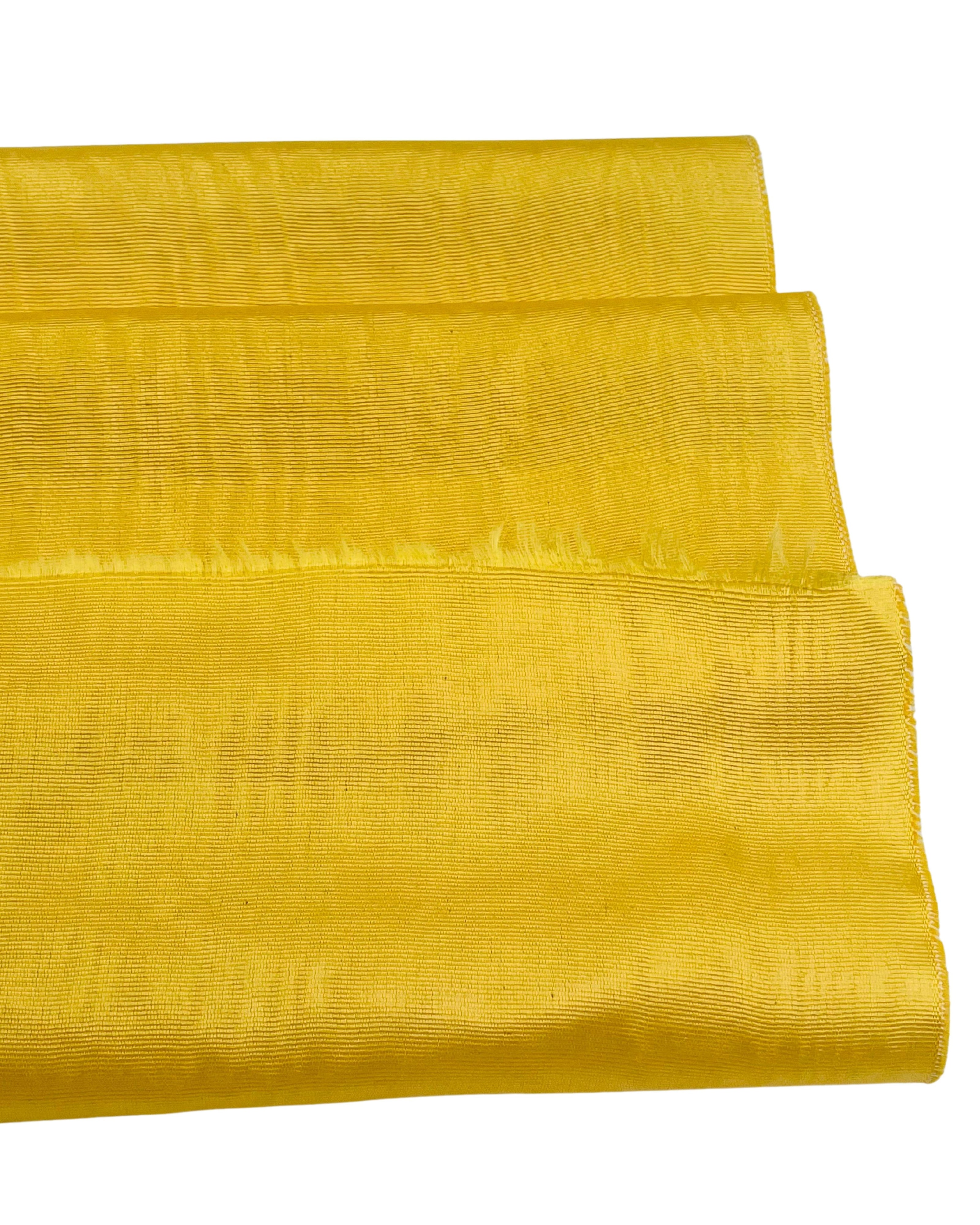 Rembourrage luxueux en soie jaune pour tête de lit ottoman, tissus d'intérieur pour textiles de maison : housses d'oreiller, motifs inspirés du kimono, motifs en filigrane.