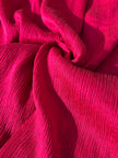 Soie rose fuschia par cour, soie naturelle, mousseline de soie, soie de mûrier, voile de soie, yardage de soie, soie froissée, soie à carreaux, soie texturée.