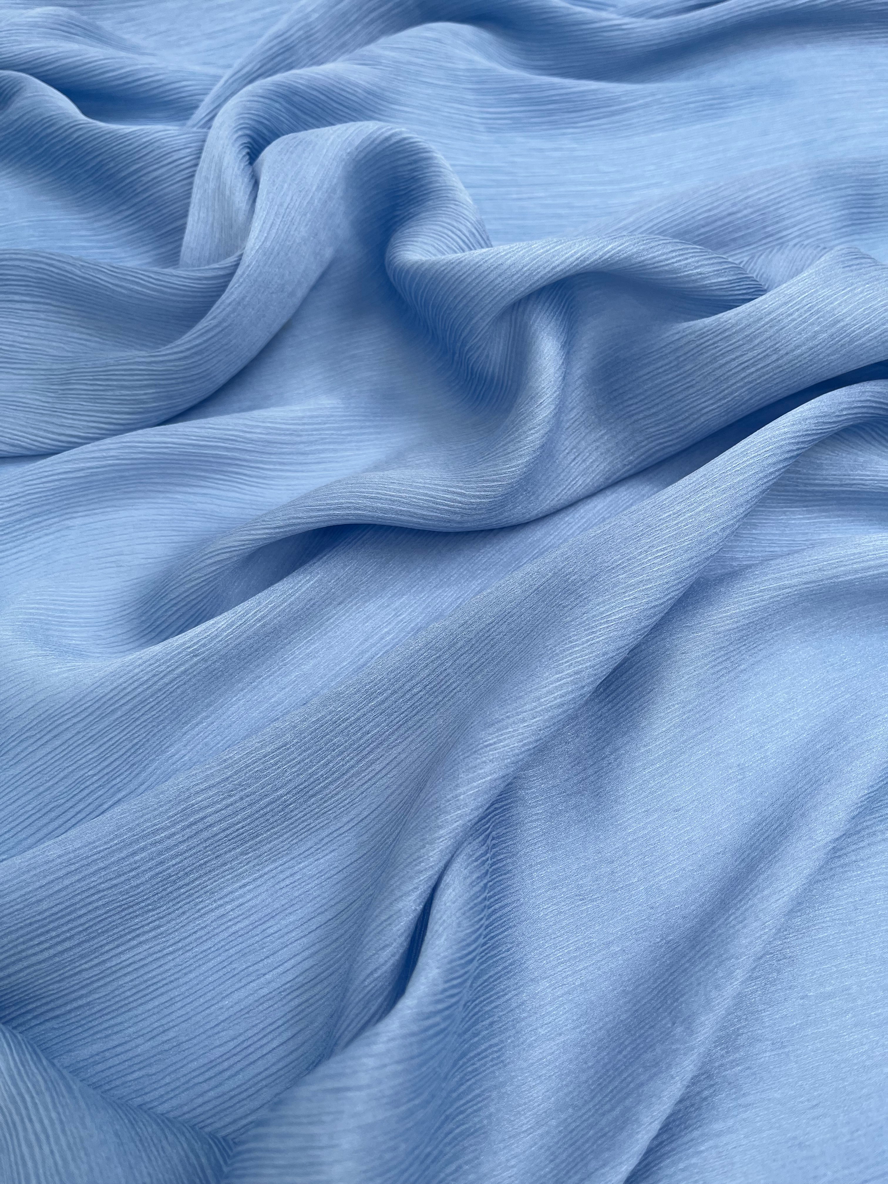 Bleu clair, soie par cour, soie naturelle, mousseline de soie, soie de mûrier, voile de soie, yardage de soie, soie froissée, soie à carreaux, soie texturée.