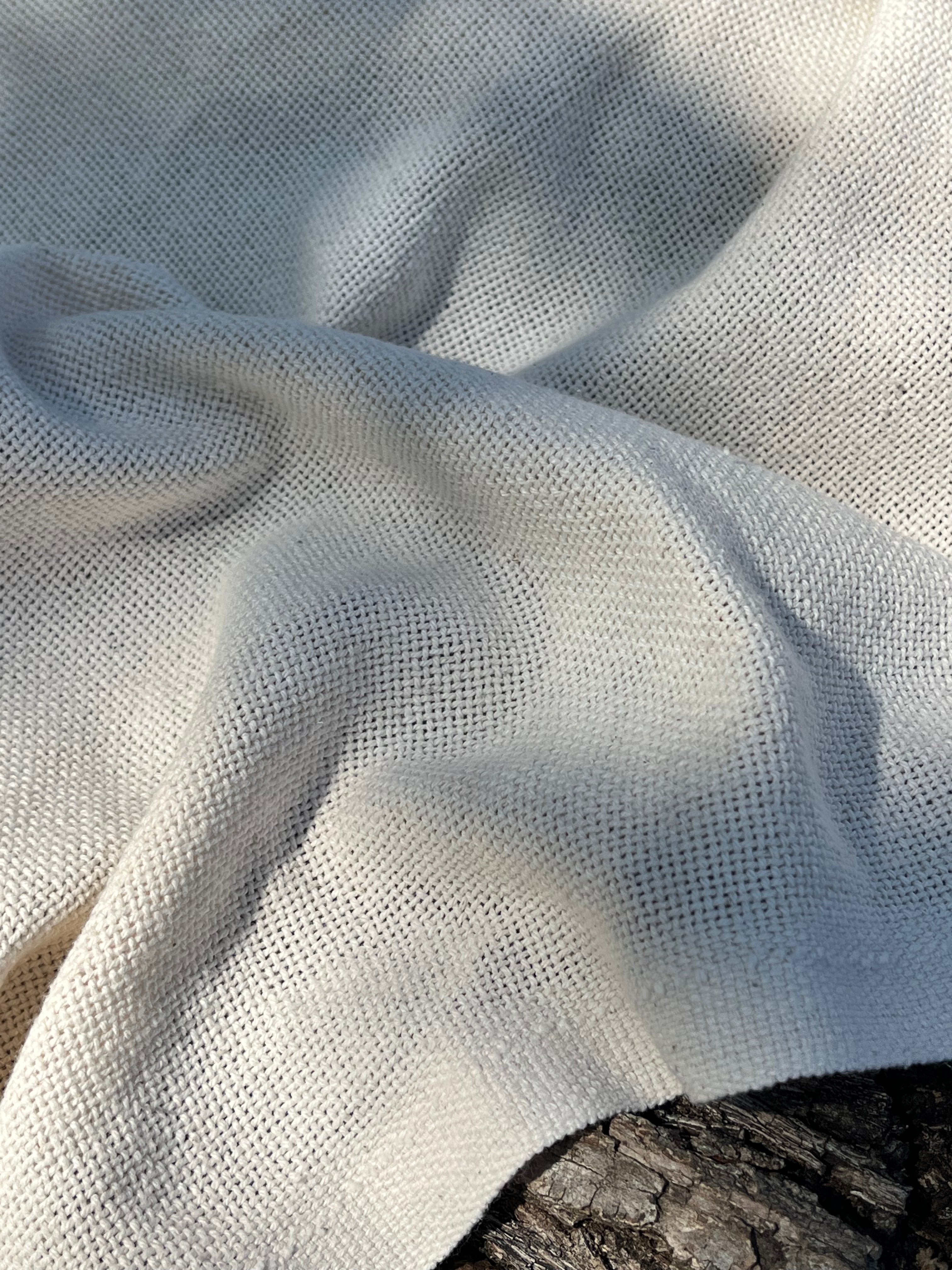 Tissu froissé en coton turc texturé spécial : qualité unique pour les robes d'été kimono et les tenues de nouveau-né | Options de gaze, transparentes et extensibles.