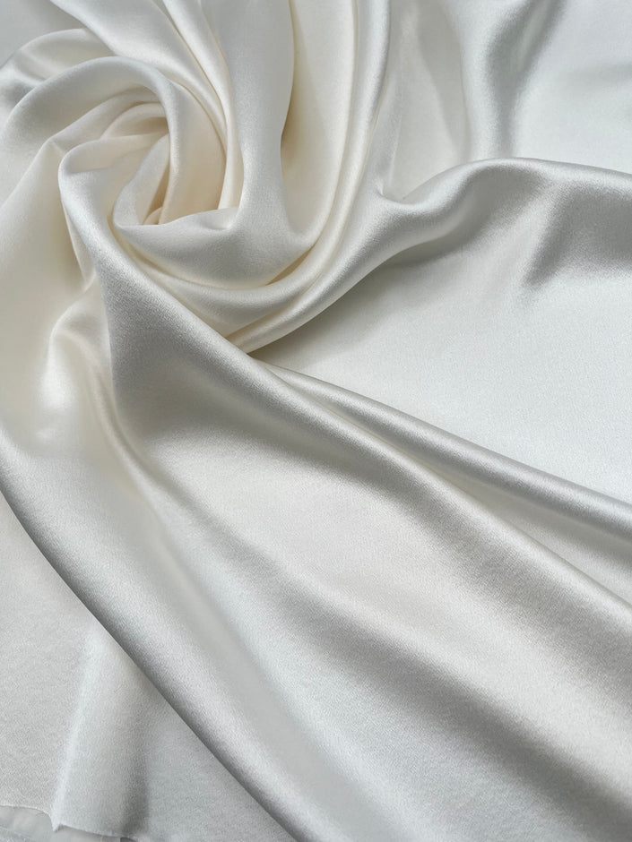 Satin blanc nuptial Pure Soie, Soie par cour, Mousseline de soie, Soie de mûrier, Yardage de soie, Soie lourde, Tissu de soie de luxe.