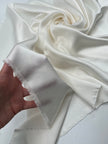 Satin blanc nuptial Pure Soie, Soie par cour, Mousseline de soie, Soie de mûrier, Yardage de soie, Soie lourde, Tissu de soie de luxe.