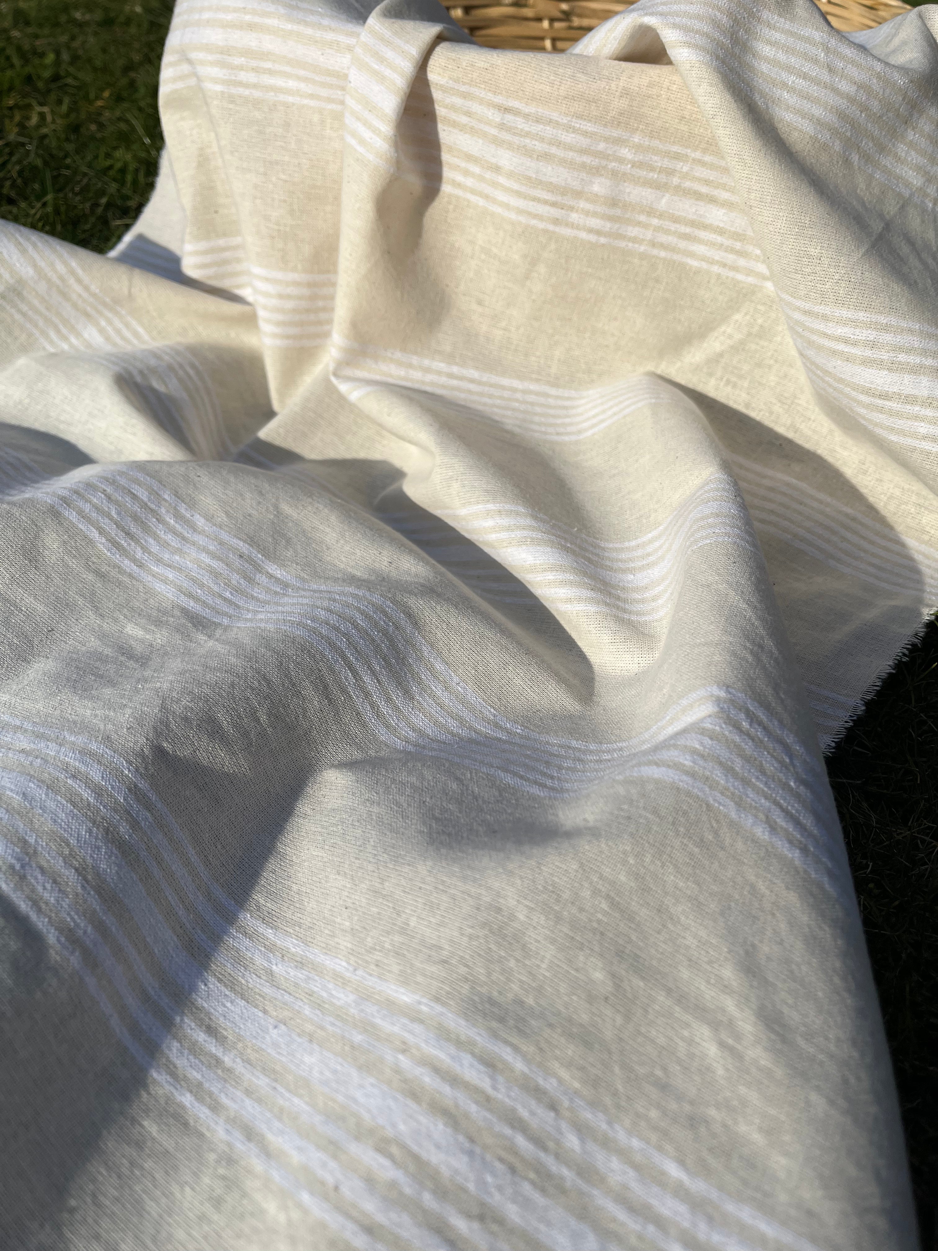 Tissu en coton lin adouci doux et fluide à larges rayures de poids moyen par mètre 200 g/m2 – Pour le rembourrage à rayures de style français ou les projets de couture pour kimono ou pantalon – Tissus d'ameublement naturels de 235 cm de largeur.