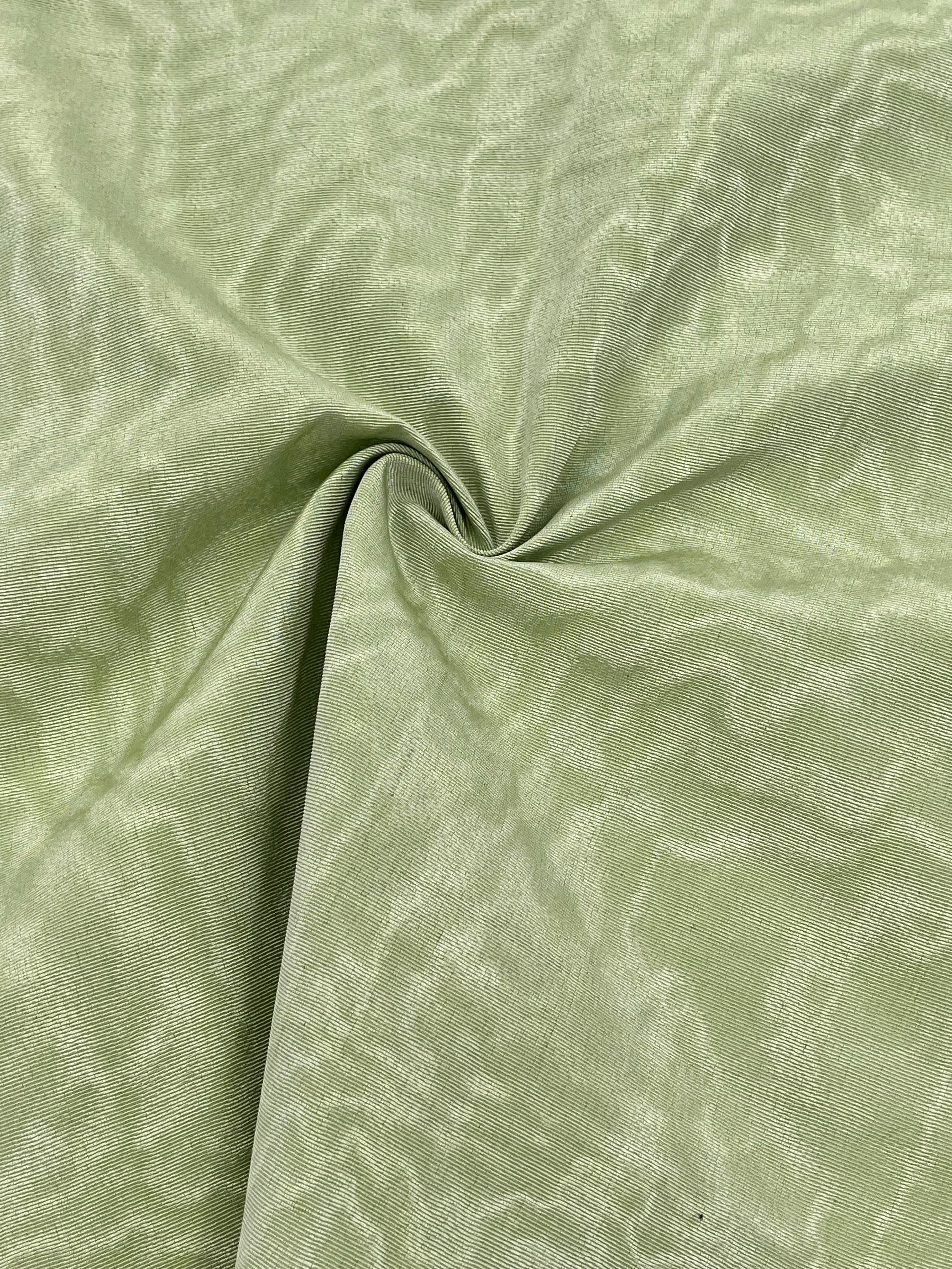 Rembourrage luxueux en soie vert pastel pour tête de lit ottoman, tissus d'intérieur pour textiles de maison : housses d'oreiller, motifs inspirés du kimono, motifs en filigrane.