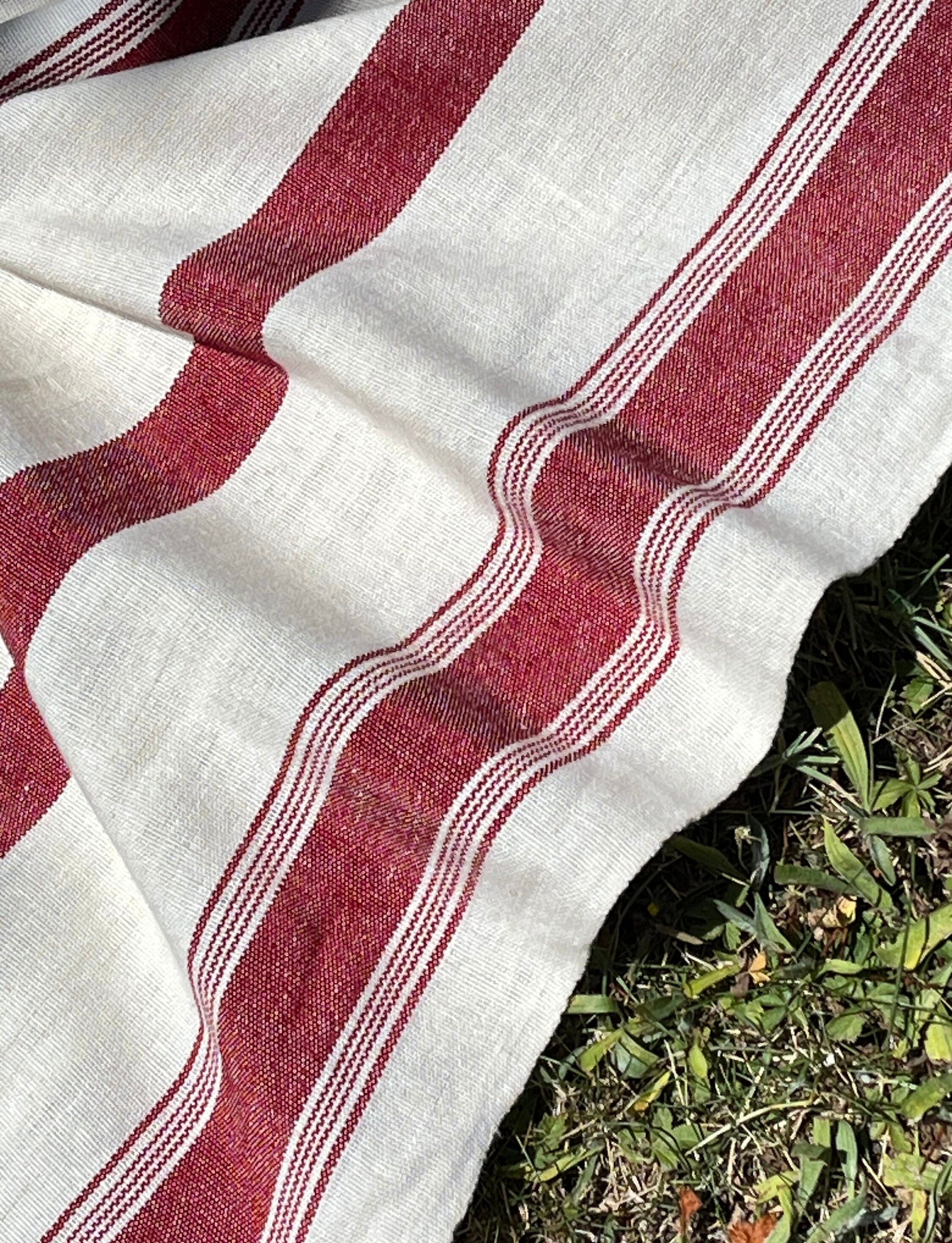 Tissu en coton lin adouci à rayures rouges par cour 240g/m2 - Rembourrage rayé style français - Tissus d'ameublement naturels.