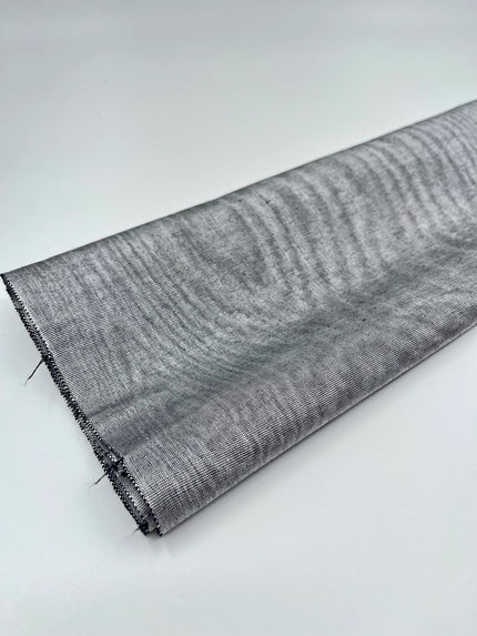 Rembourrage luxueux en soie gris argenté pour tête de lit ottoman, tissus d'intérieur pour textiles de maison : housses d'oreiller, motifs inspirés du kimono, motifs en filigrane.